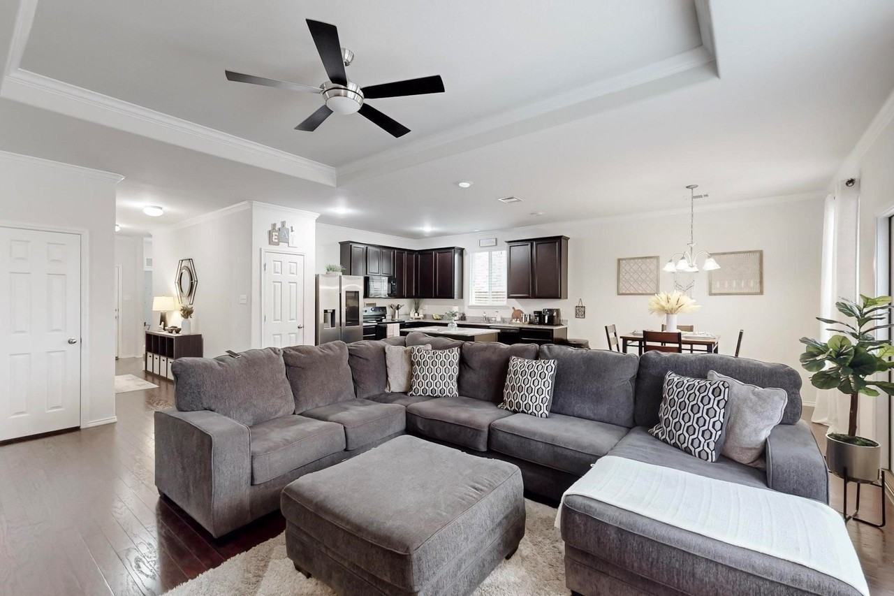 504 Mesa View Trl - Photo 3 of 27