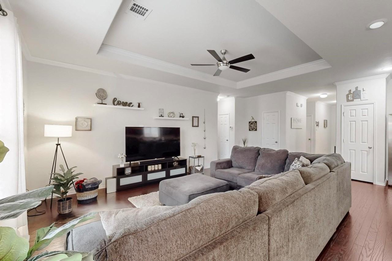 504 Mesa View Trl - Photo 4 of 27