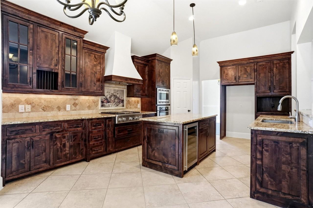 1301 Wildflower Ln - Photo 4 of 16