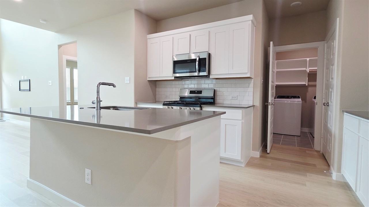 913 London Town Ln - Photo 5 of 26