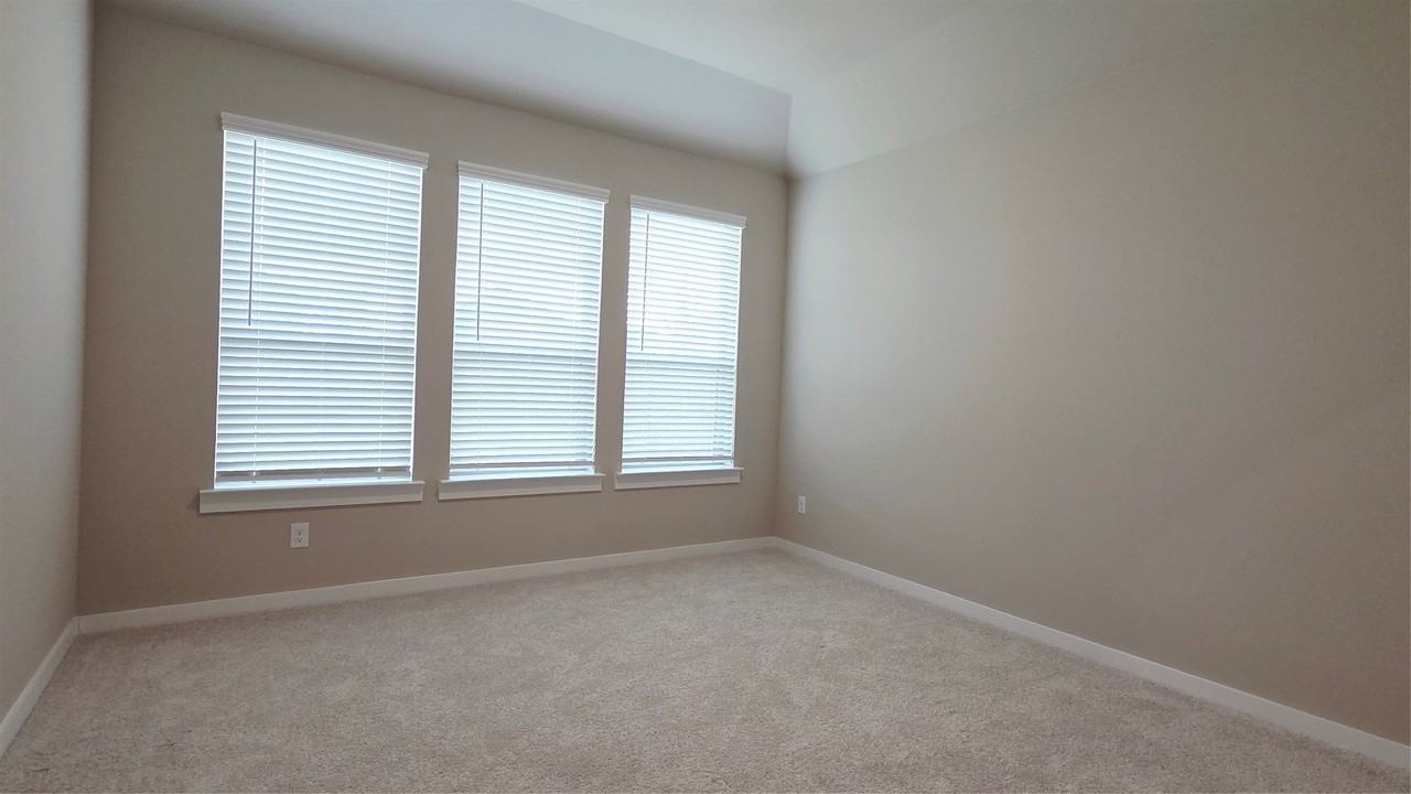 913 London Town Ln - Photo 7 of 26