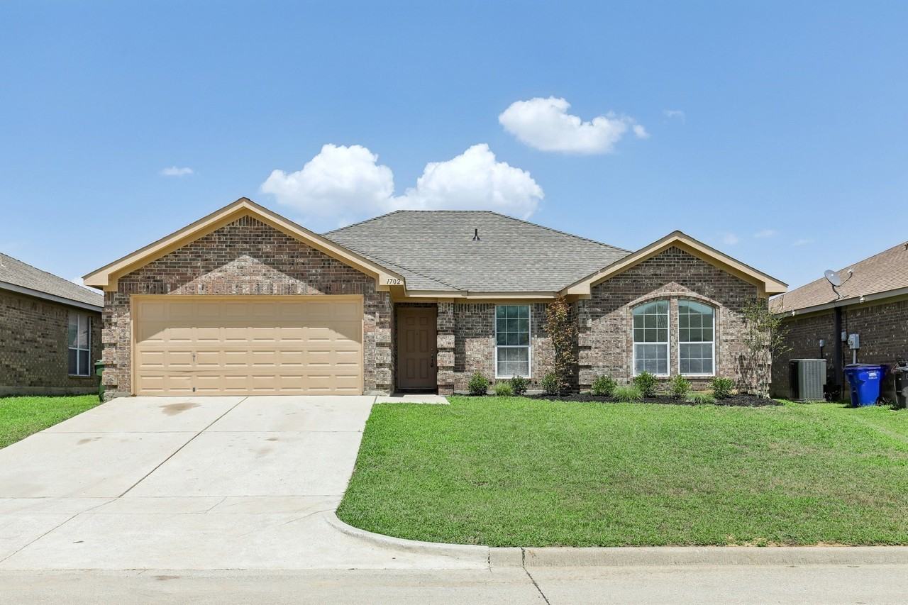 1702 La Caya Dr - Photo 2 of 32
