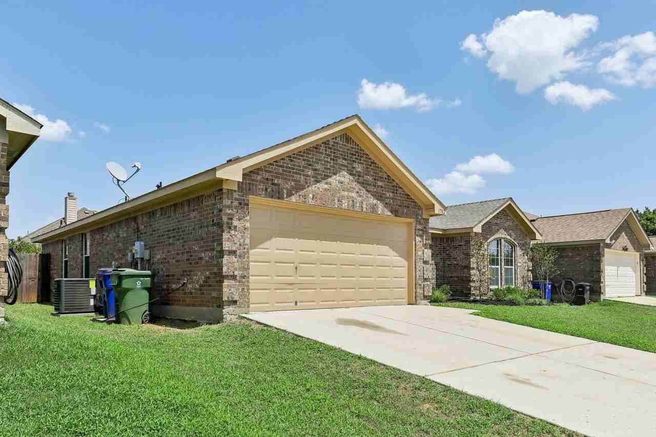 1702 La Caya Dr - Photo 3 of 32