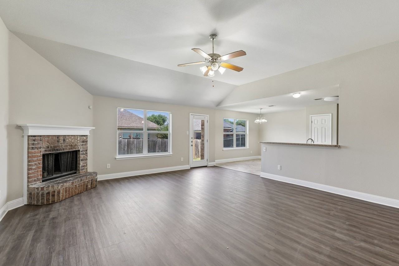 1702 La Caya Dr - Photo 5 of 32