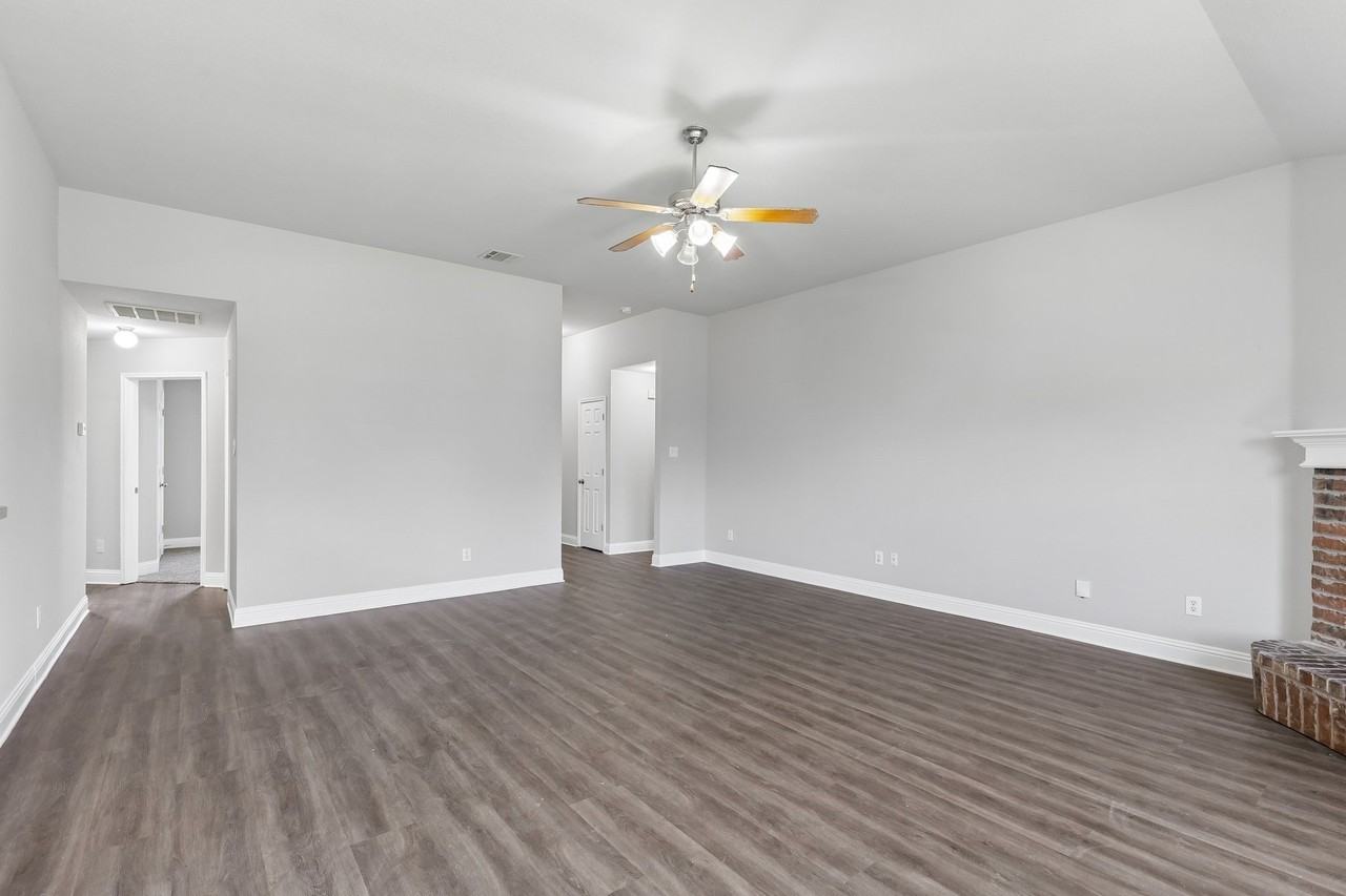 1702 La Caya Dr - Photo 7 of 32