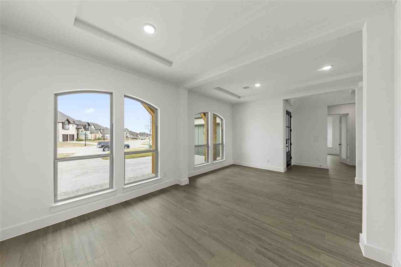 1320 Villanova Ln - Photo 7 of 30