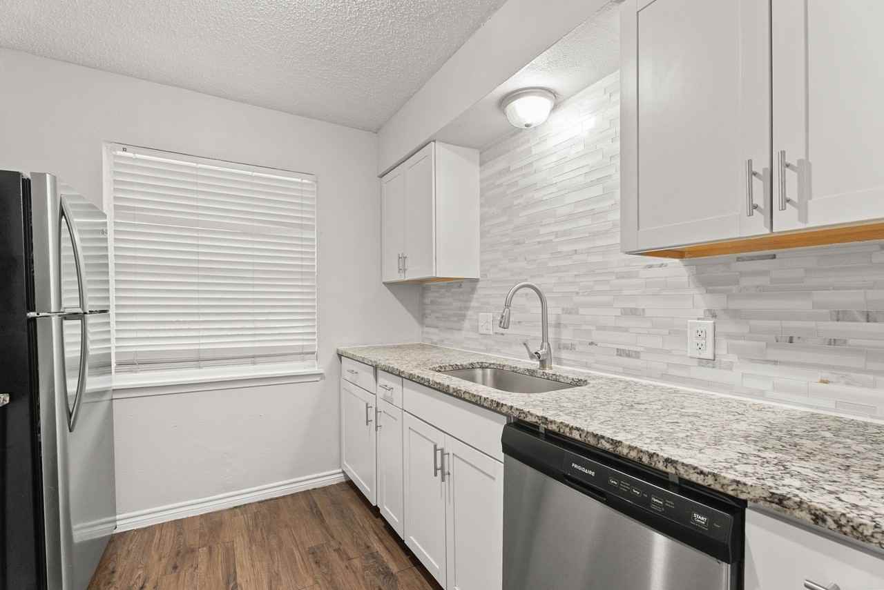 429 Johnson St #24 - Photo 2 of 12
