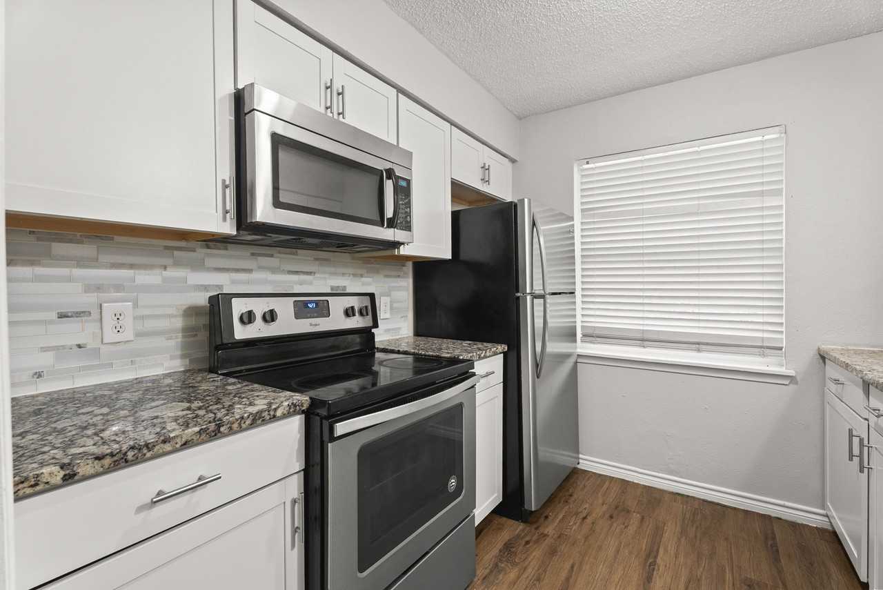 429 Johnson St #24 - Photo 3 of 12