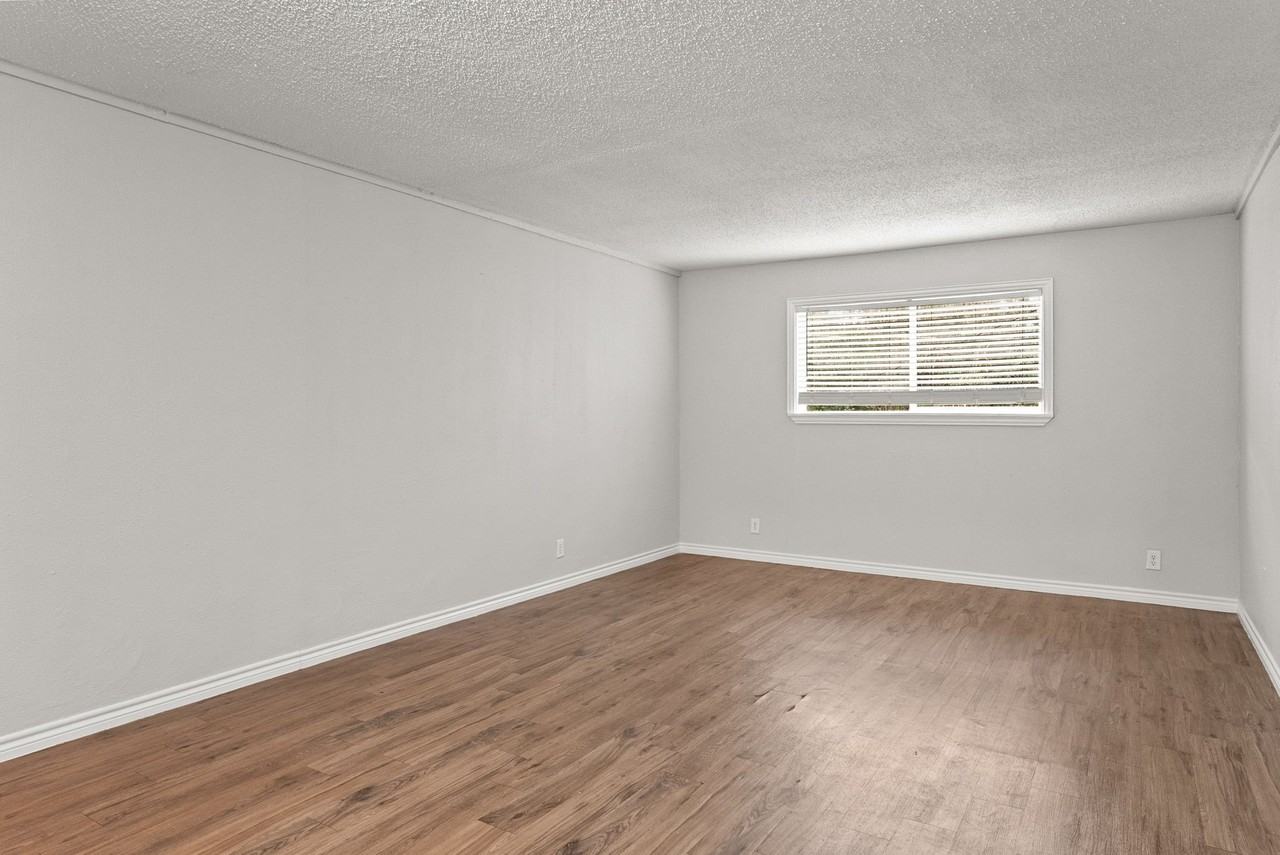 429 Johnson St #24 - Photo 5 of 12