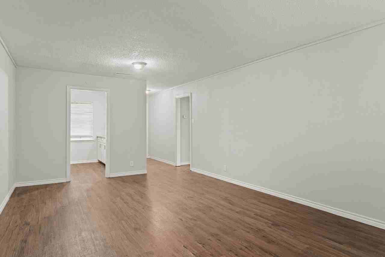 429 Johnson St #24 - Photo 6 of 12