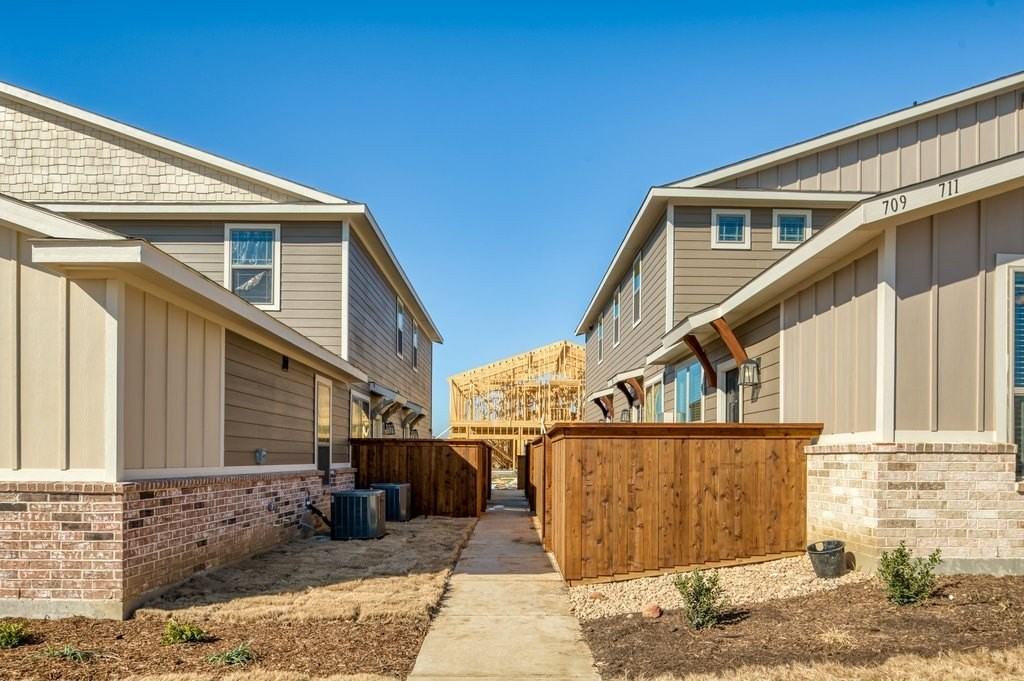 711 Harvest Moon Dr - Photo 3 of 19