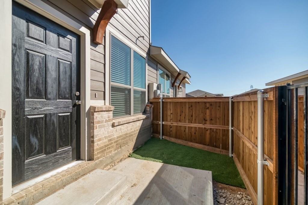 711 Harvest Moon Dr - Photo 4 of 19