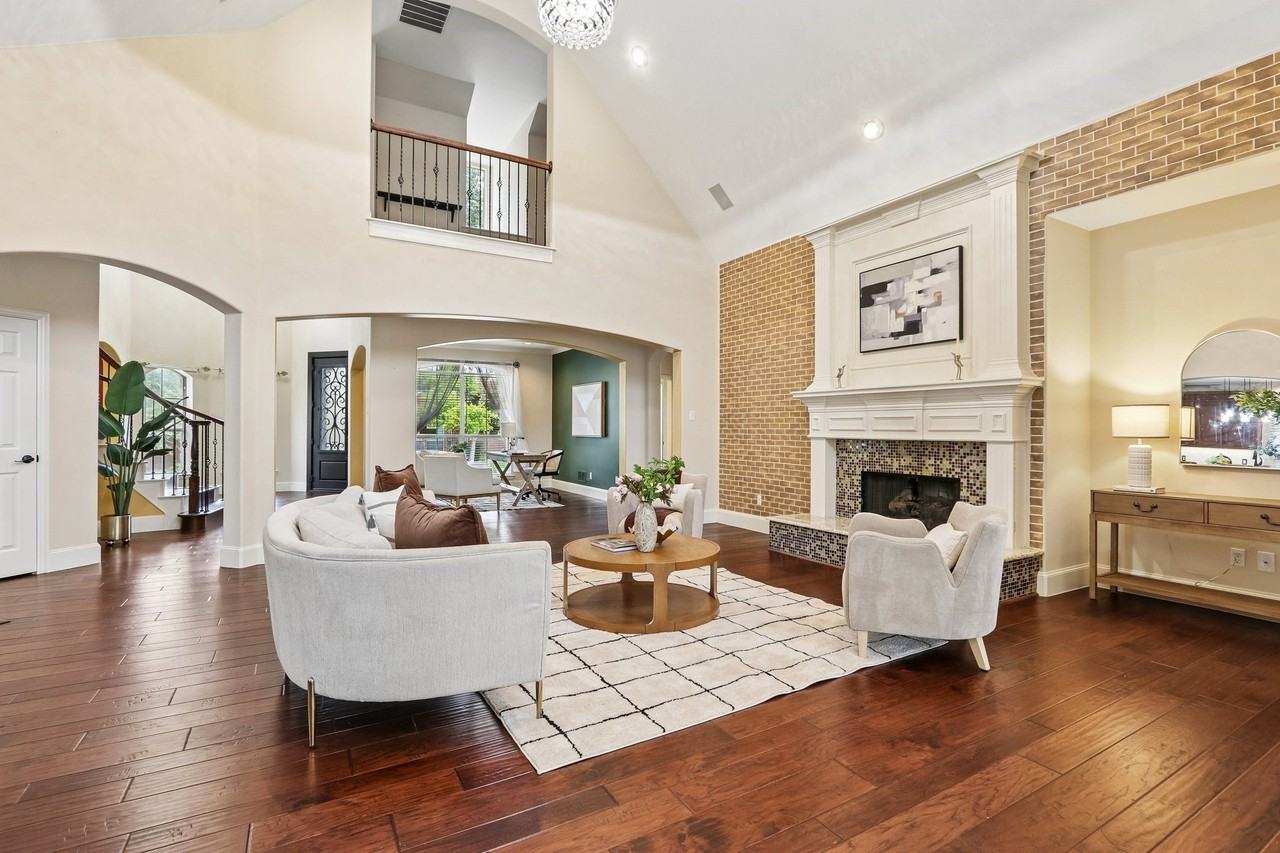 2027 Stonemont Ct - Photo 4 of 39