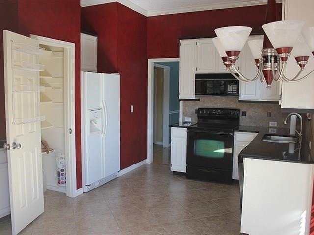 8209 Bells St - Photo 2 of 22