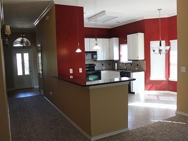 8209 Bells St - Photo 3 of 22
