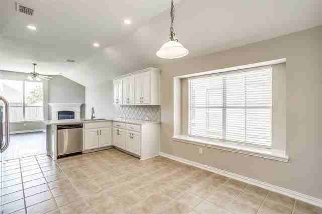 2692 Lake Ridge Dr - Photo 2 of 14