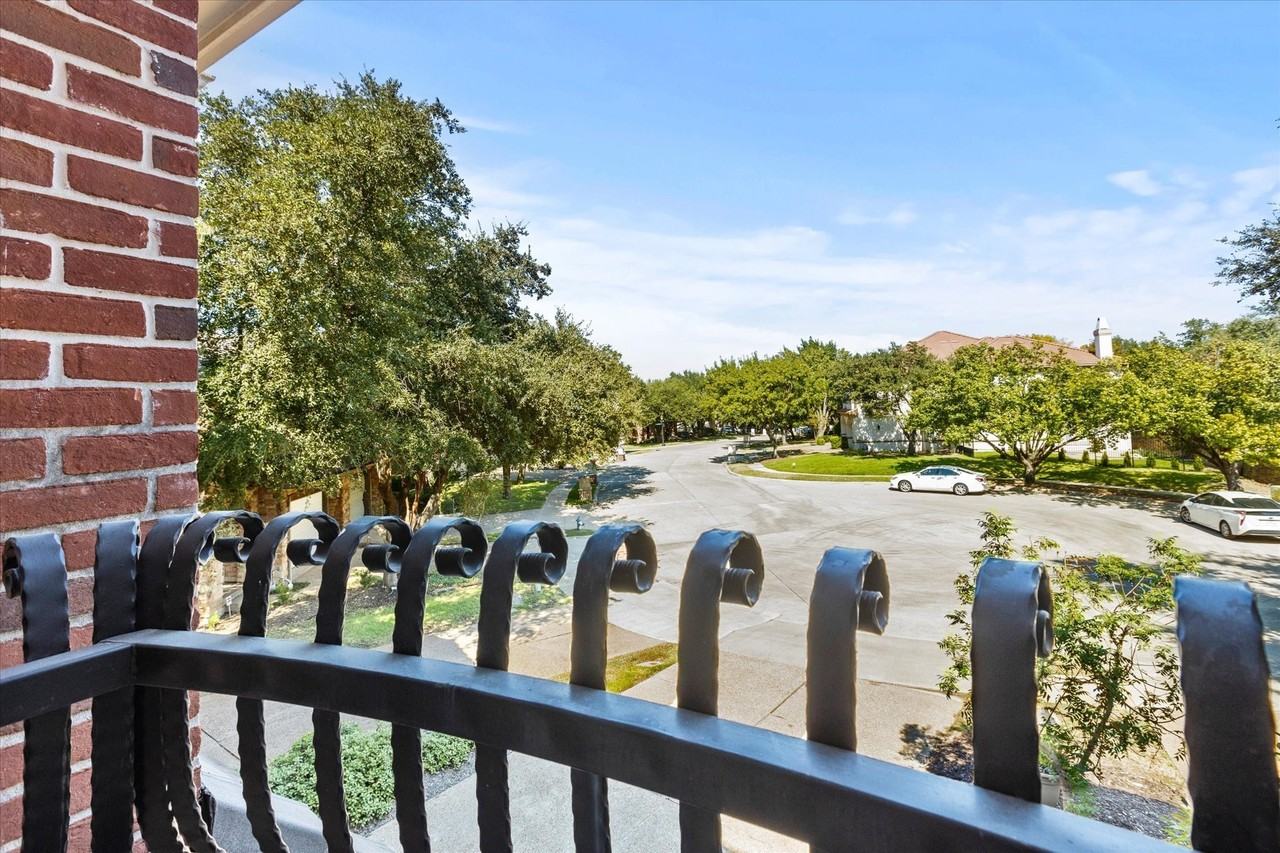 4223 Castle Rock Ct - Photo 3 of 26