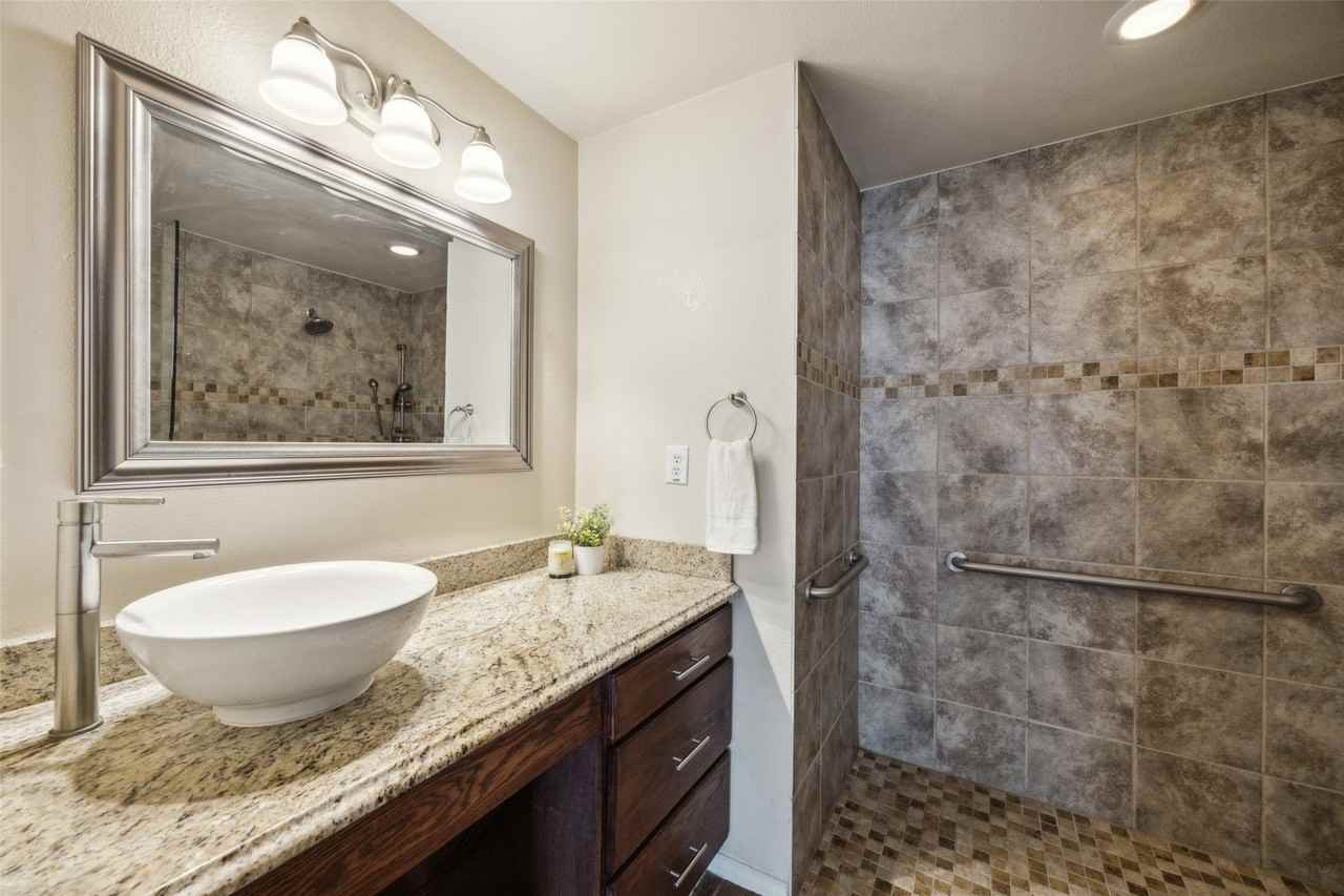 9121 Liberty Crossing Dr - Photo 5 of 25