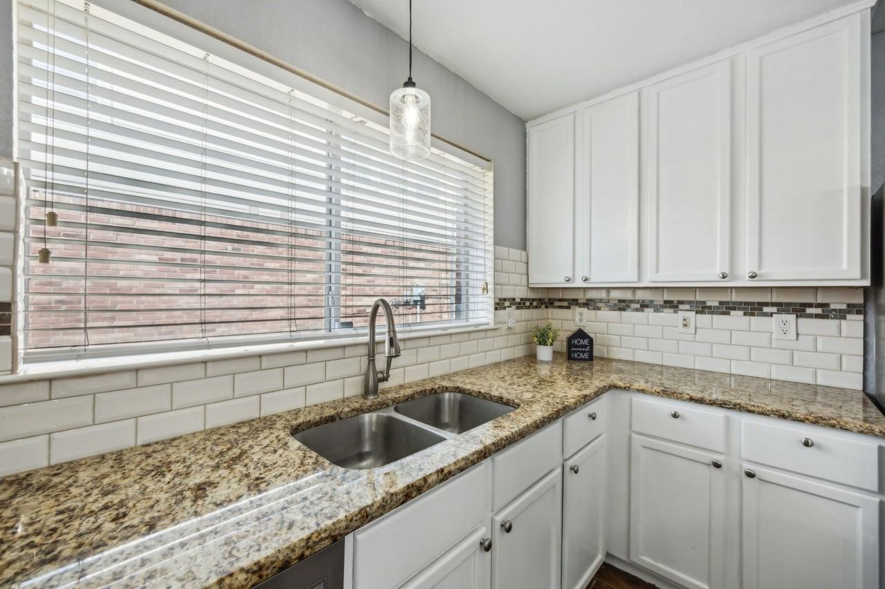 9121 Liberty Crossing Dr - Photo 6 of 25