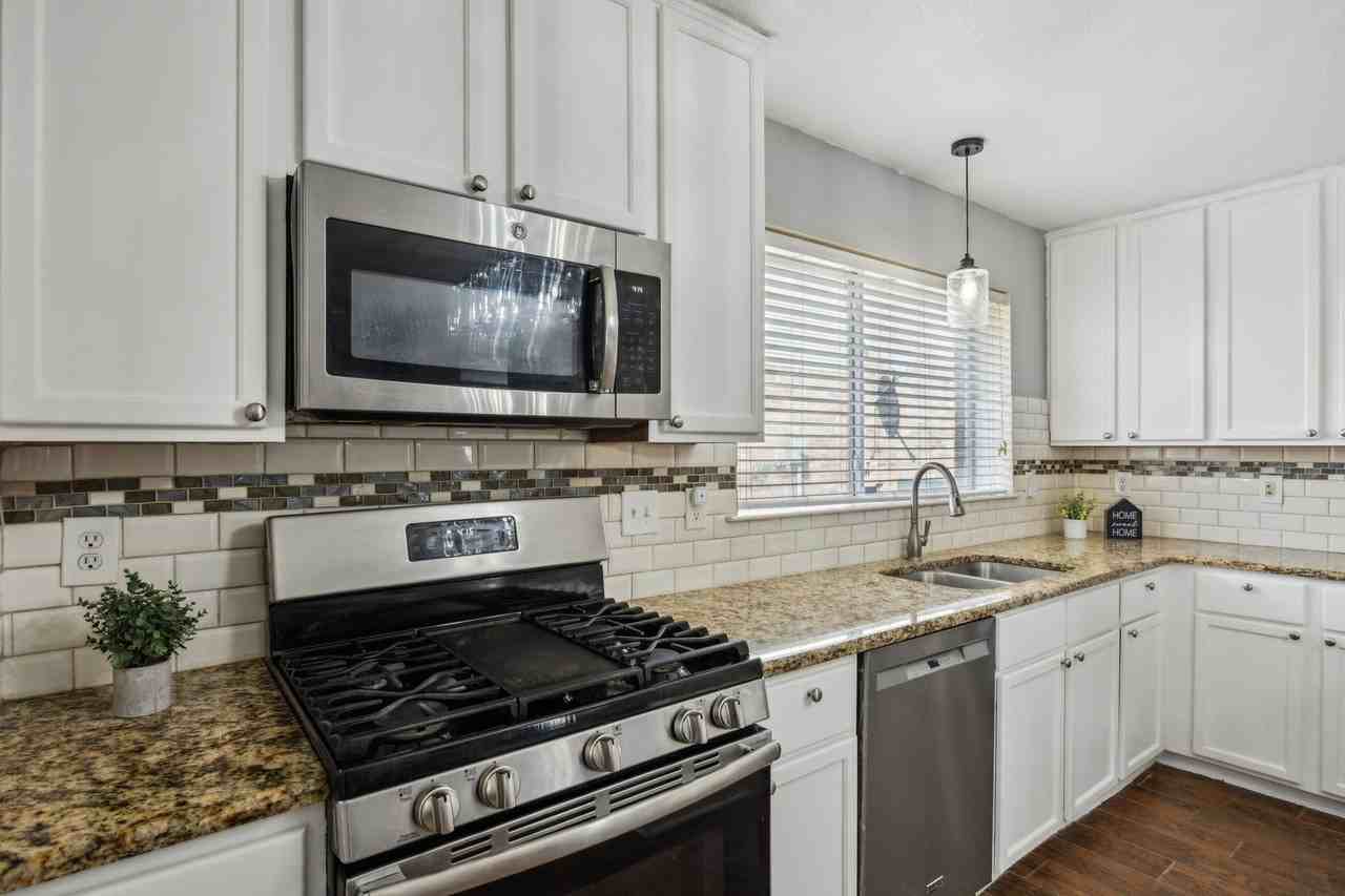9121 Liberty Crossing Dr - Photo 7 of 25