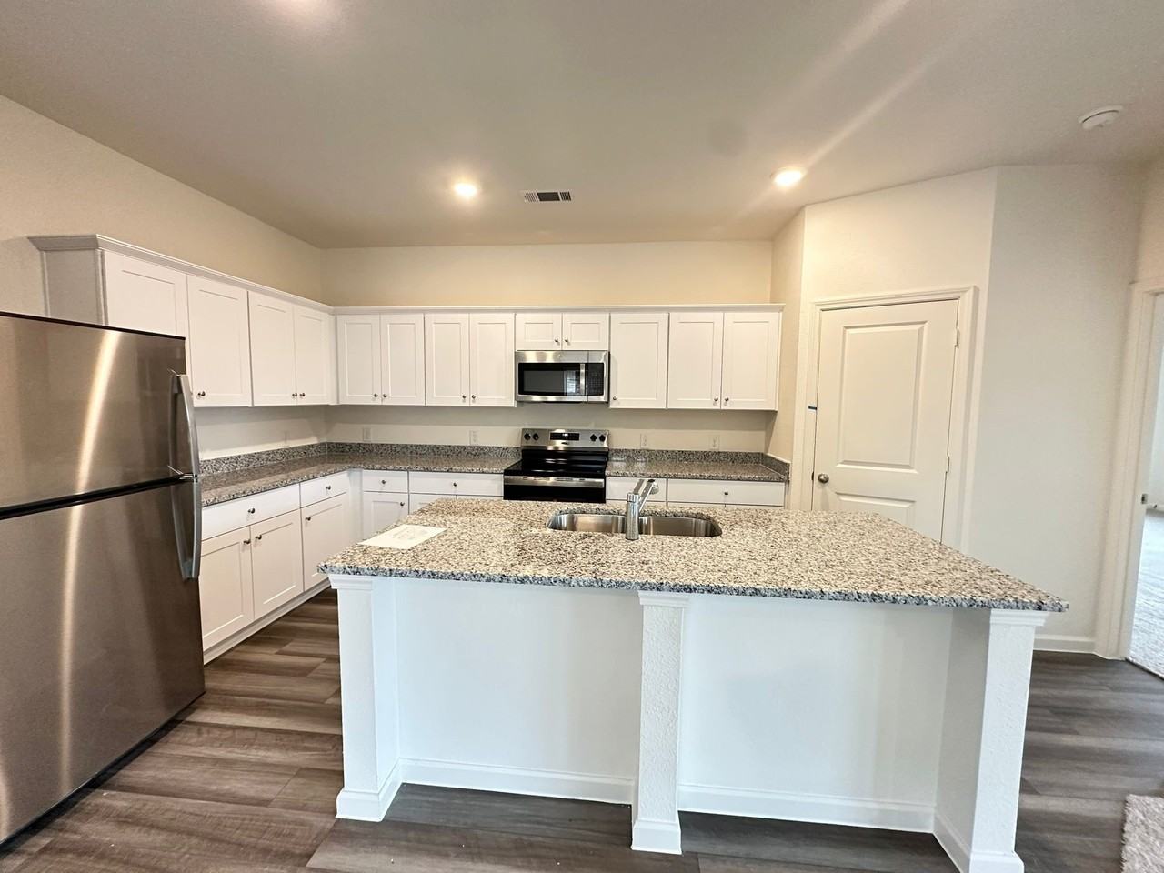 1855 Lockhart Dr - Photo 4 of 19