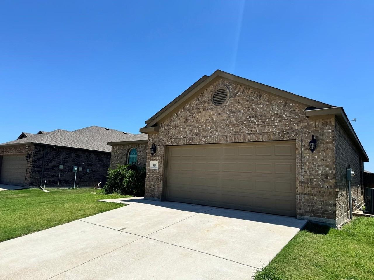 305 Lead Creek Dr - Photo 2 of 15