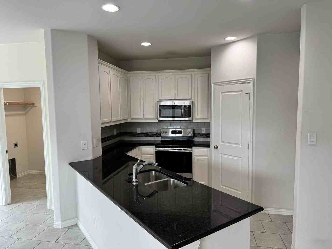 305 Lead Creek Dr - Photo 5 of 15