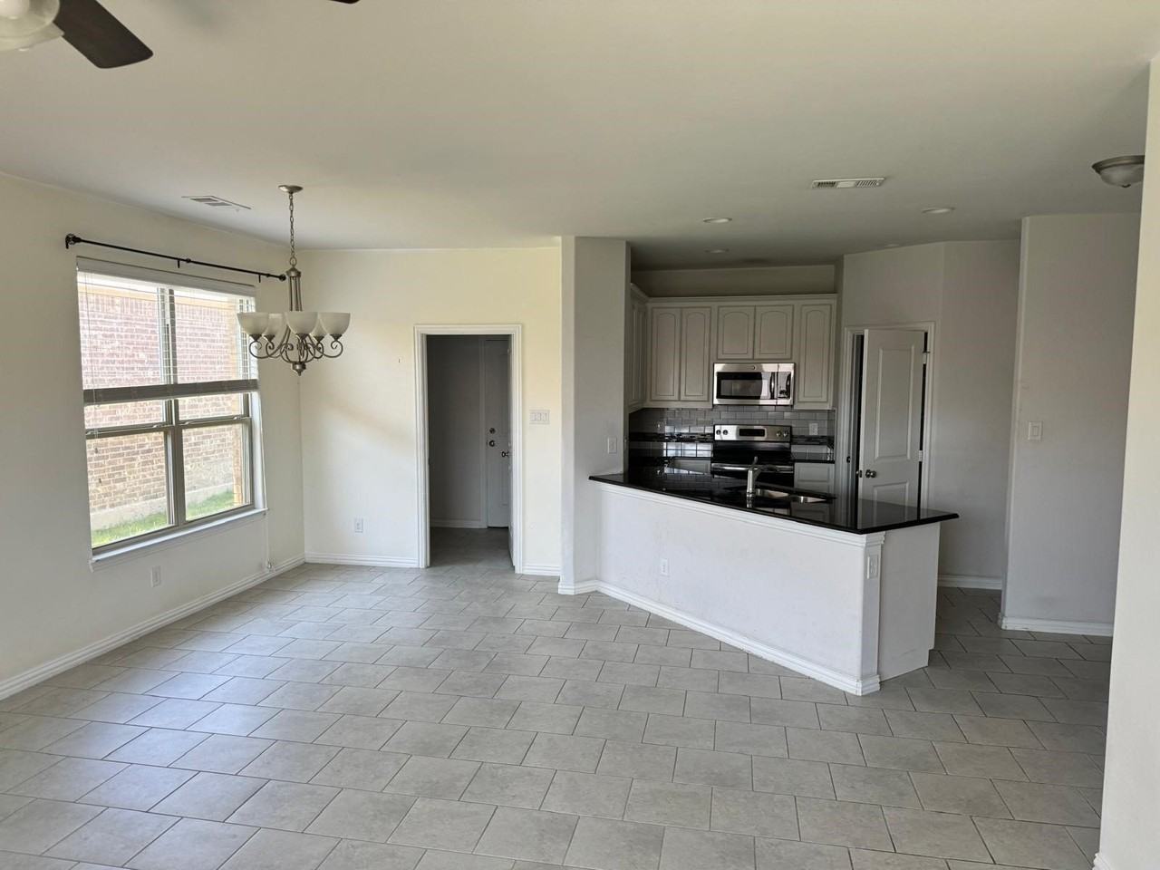 305 Lead Creek Dr - Photo 6 of 15