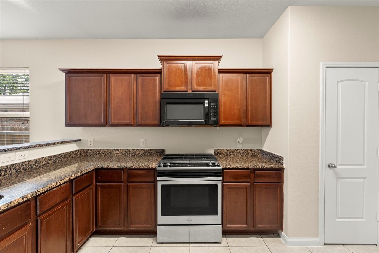 3003 Rocking Hills Trl - Photo 6 of 16