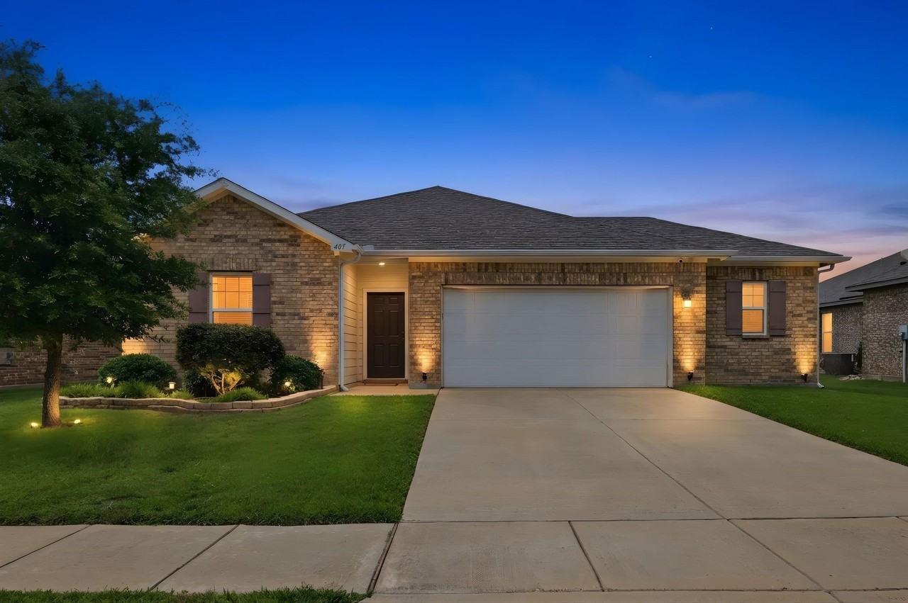 405 Willow Creek Dr - Photo 2 of 26