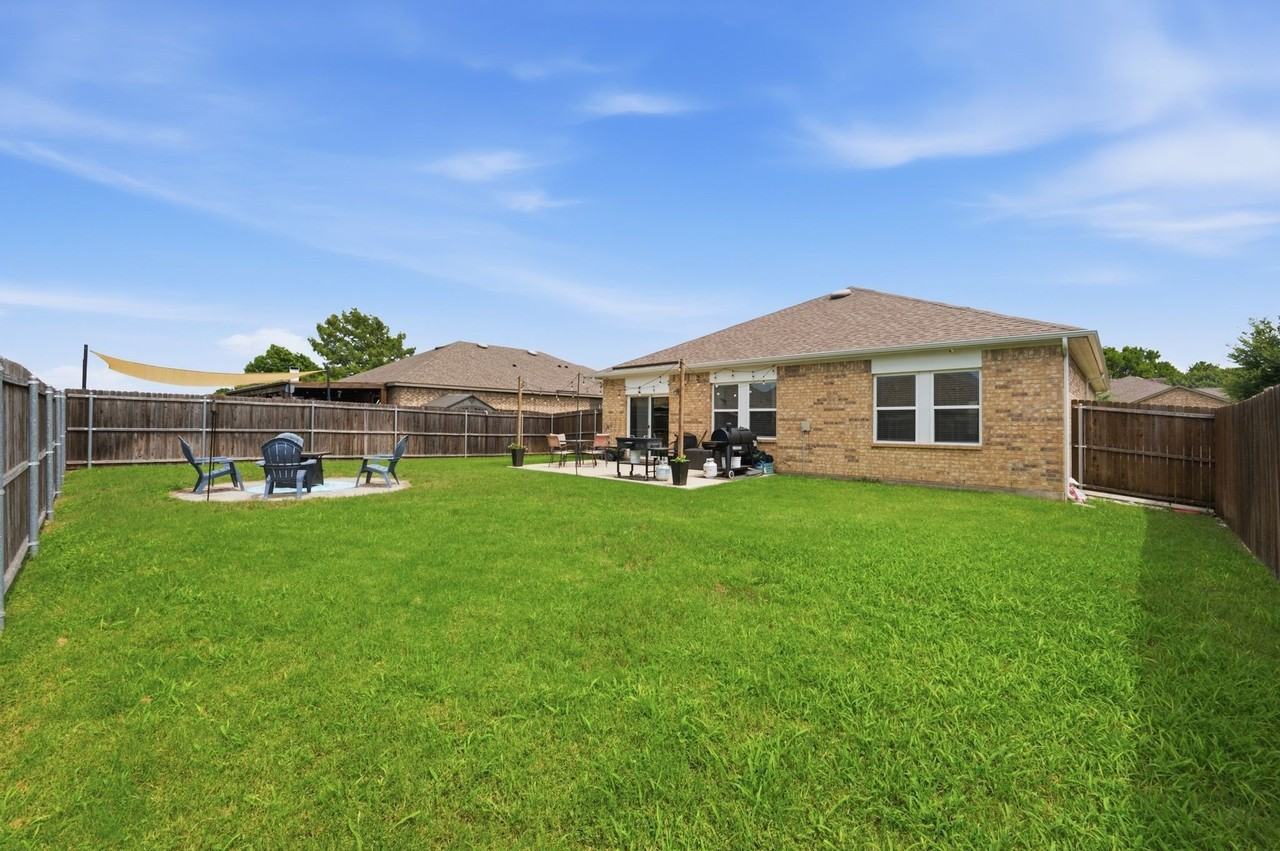 405 Willow Creek Dr - Photo 3 of 26