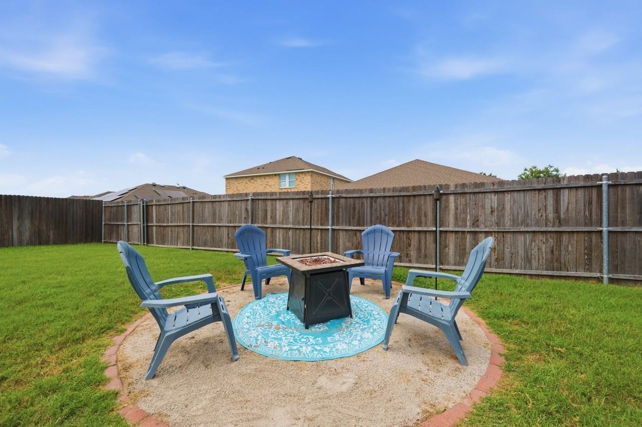 405 Willow Creek Dr - Photo 4 of 26