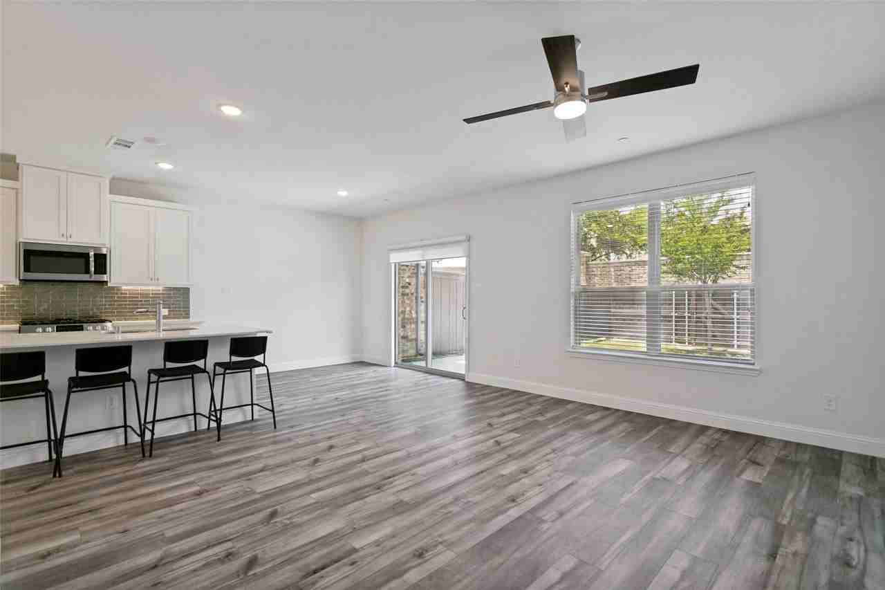 1028 Emil Pl - Photo 3 of 31