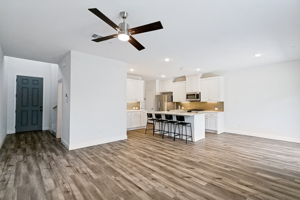 1028 Emil Pl - Photo 6 of 31