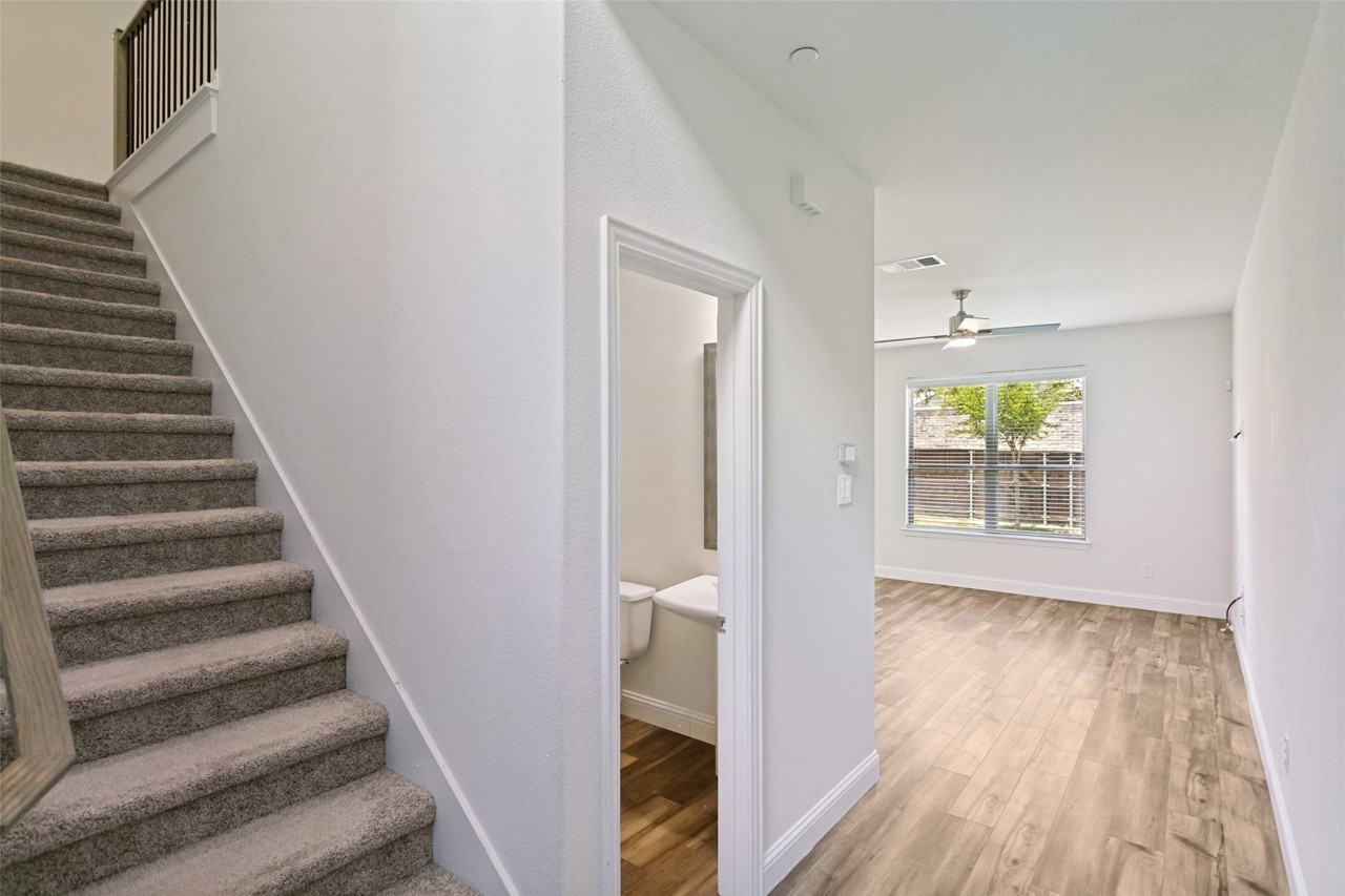 1028 Emil Pl - Photo 7 of 31
