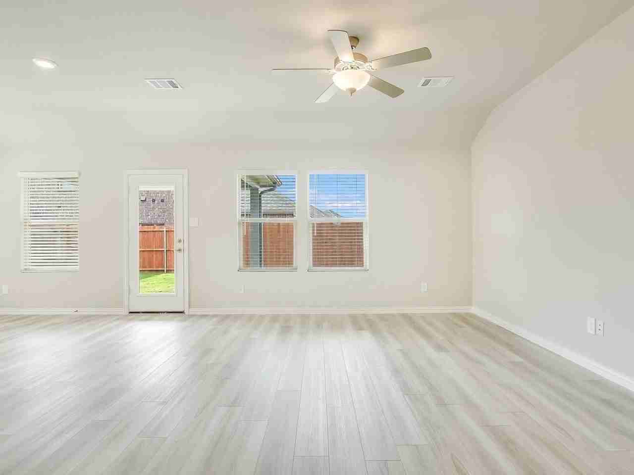 2305 Bellatrix Dr - Photo 2 of 24
