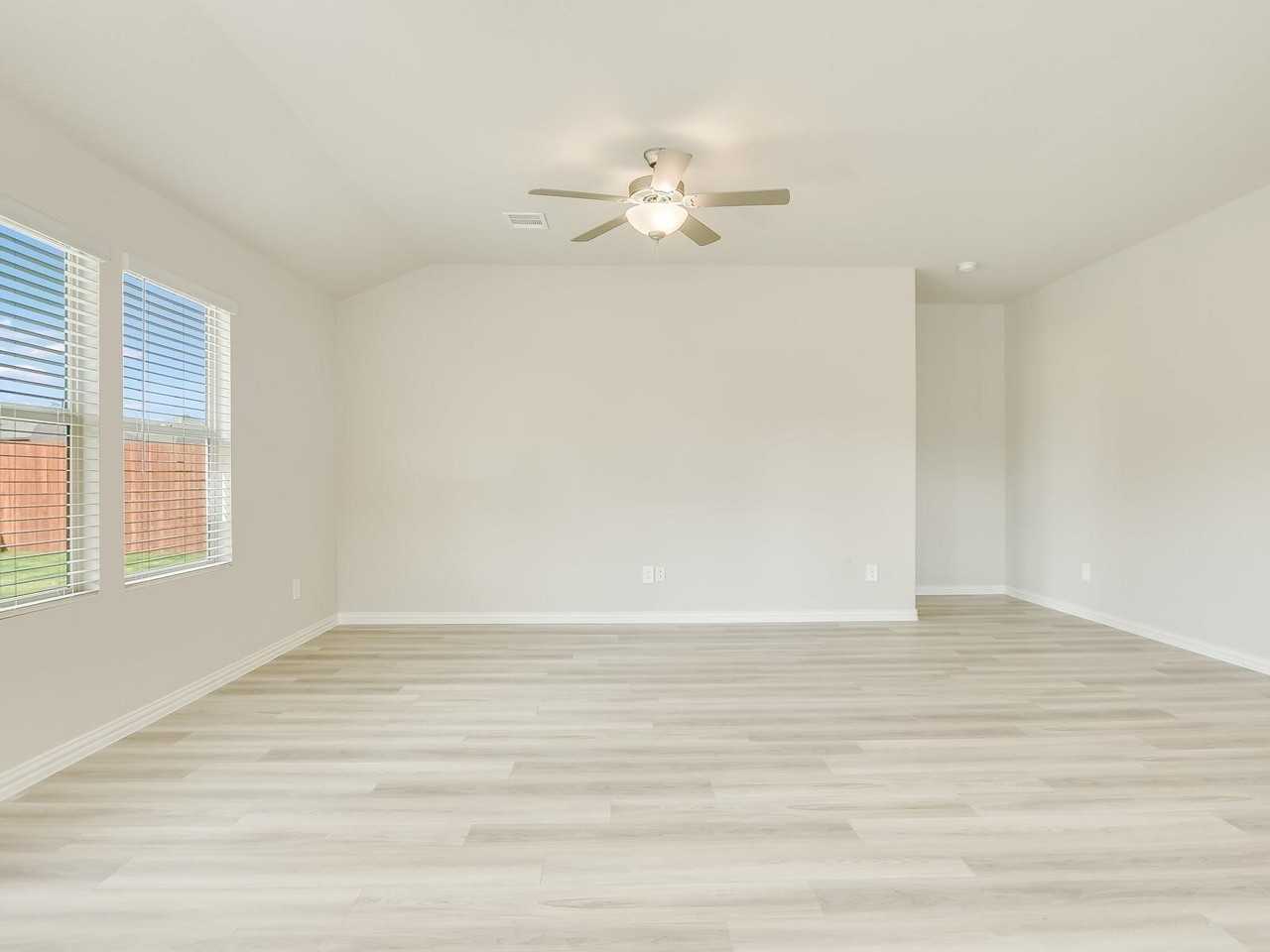 2305 Bellatrix Dr - Photo 3 of 24