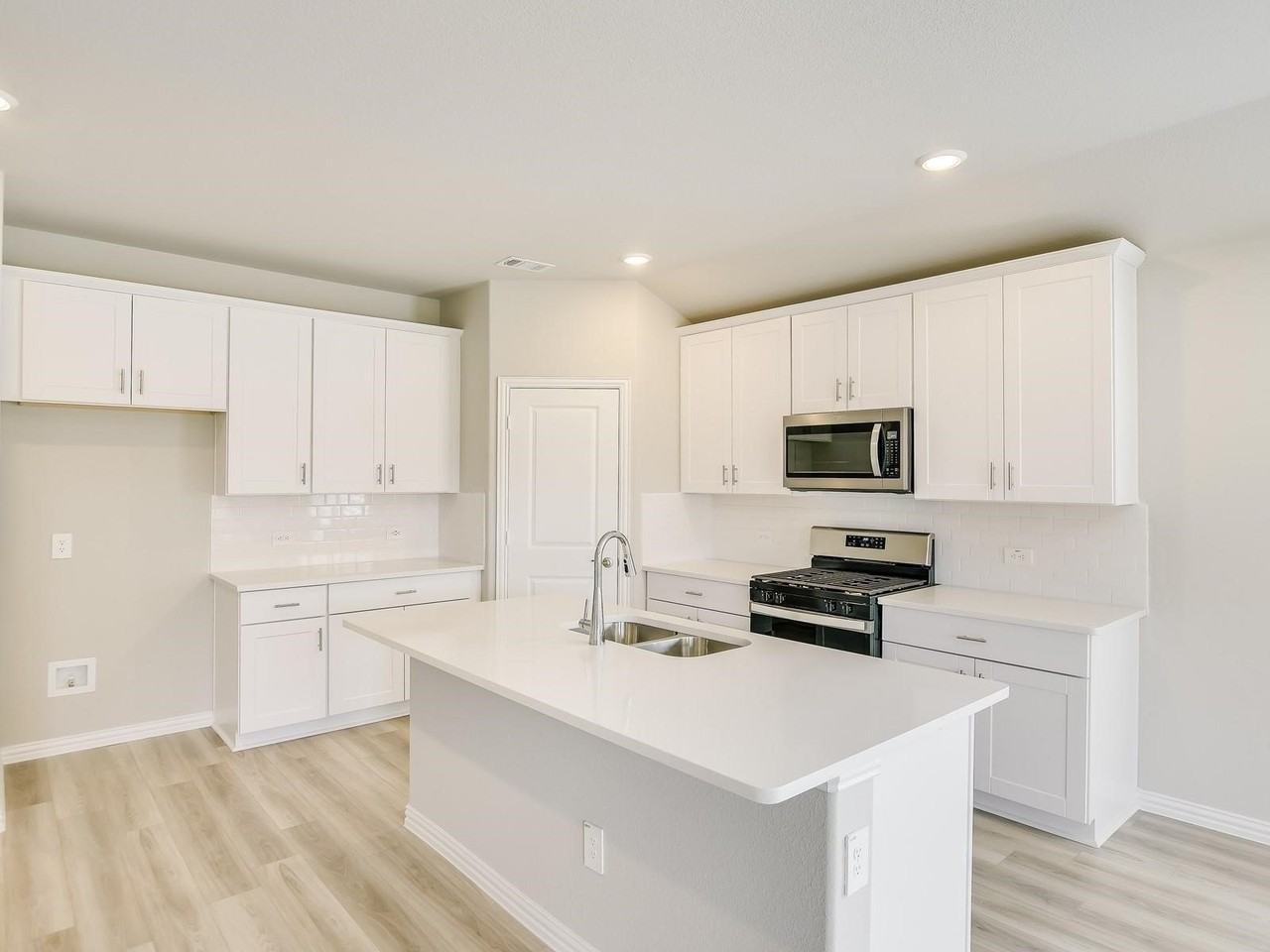 2305 Bellatrix Dr - Photo 4 of 24