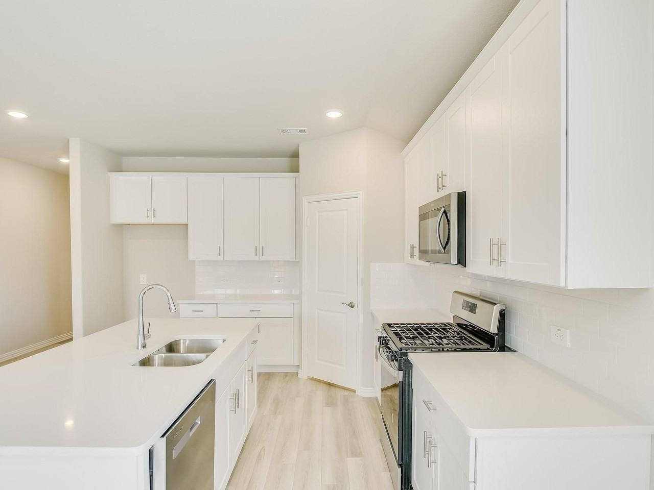 2305 Bellatrix Dr - Photo 5 of 24