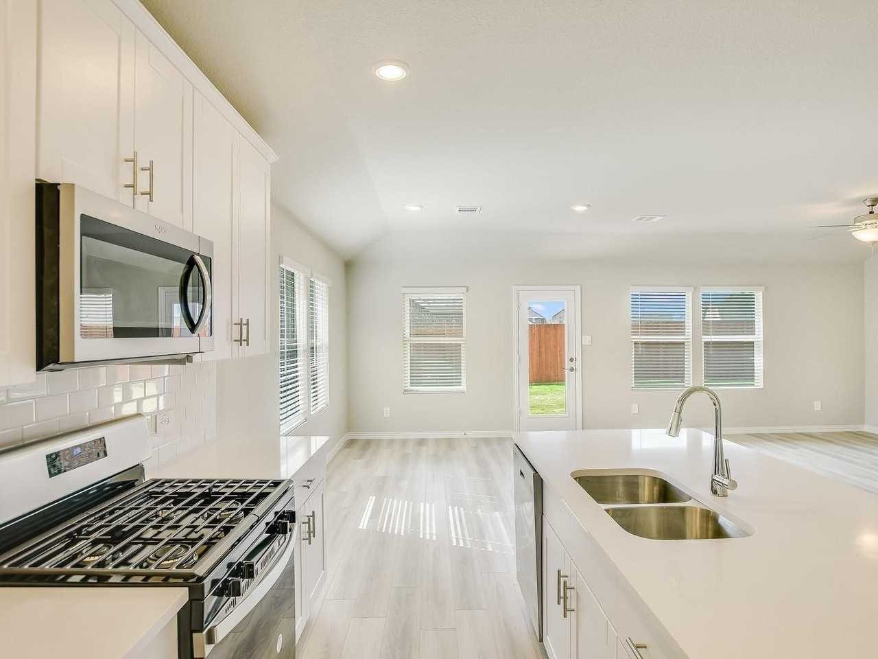 2305 Bellatrix Dr - Photo 6 of 24