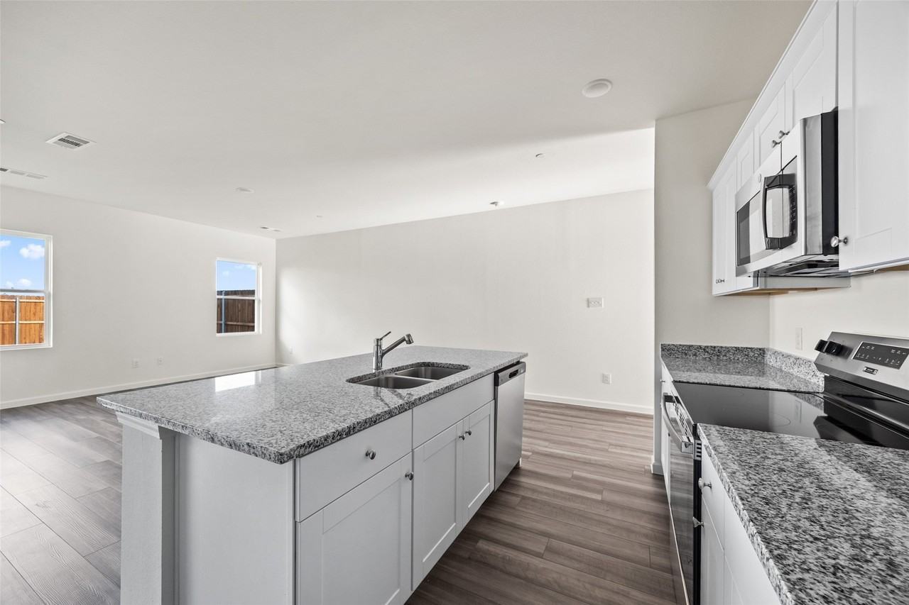 1408 Lake Alpine Trl - Photo 2 of 13