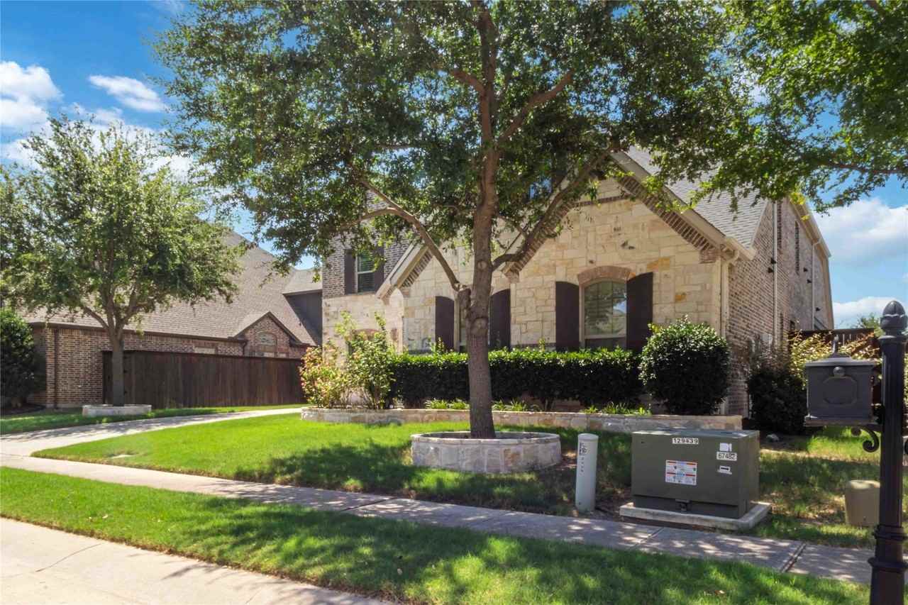 2009 Temperate Dr - Photo 2 of 33
