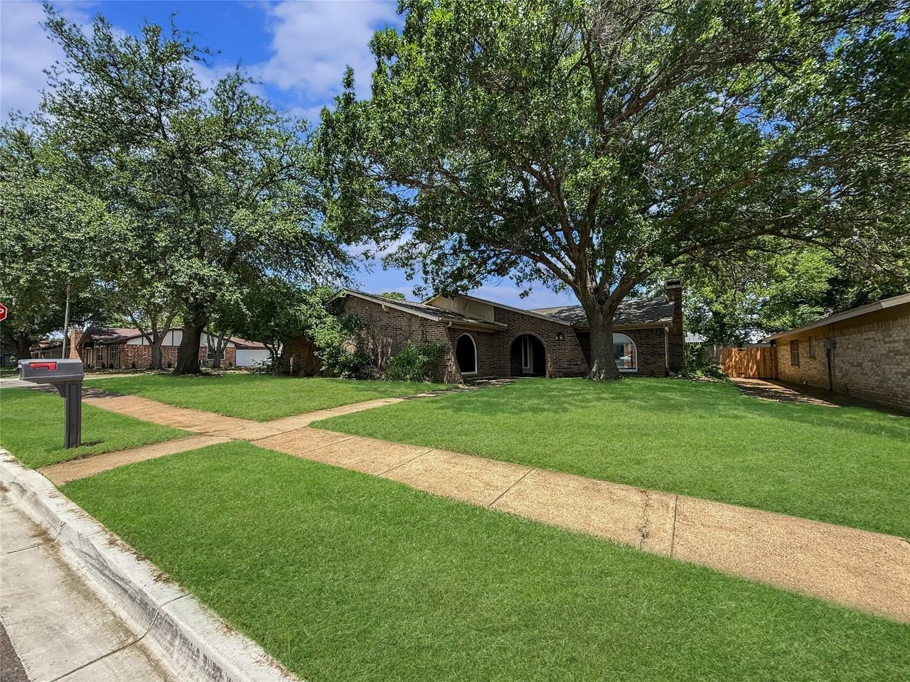 6251 Shirley Dr - Photo 2 of 31