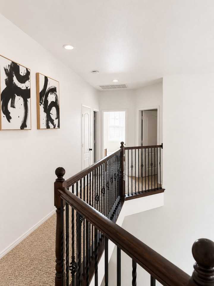 232 Buckingham Ave - Photo 7 of 11