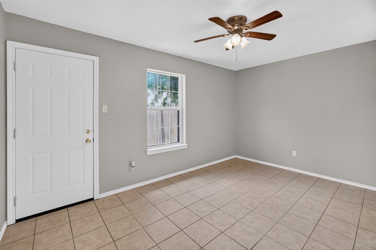 1424 E Mulkey St #1426 - Photo 2 of 18