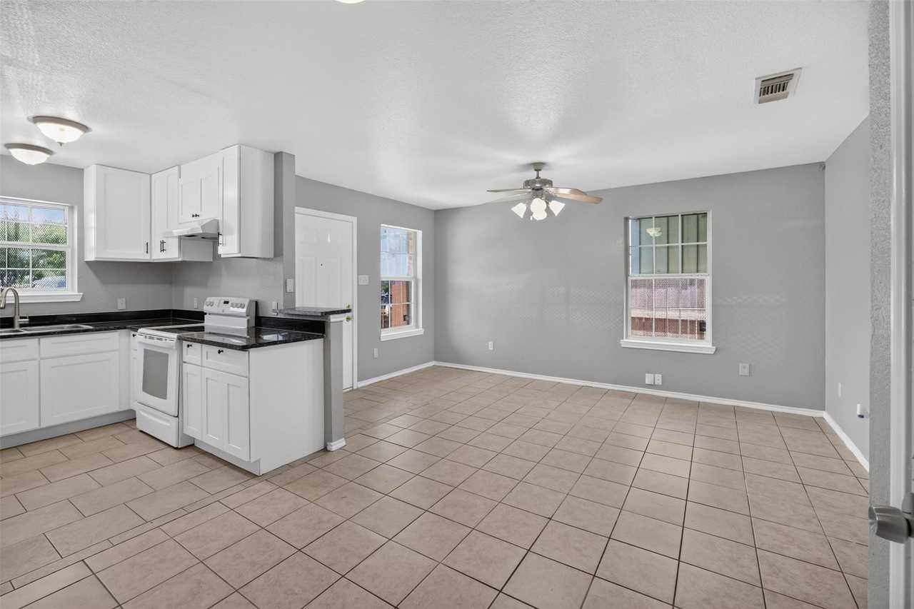 1424 E Mulkey St #1426 - Photo 4 of 18