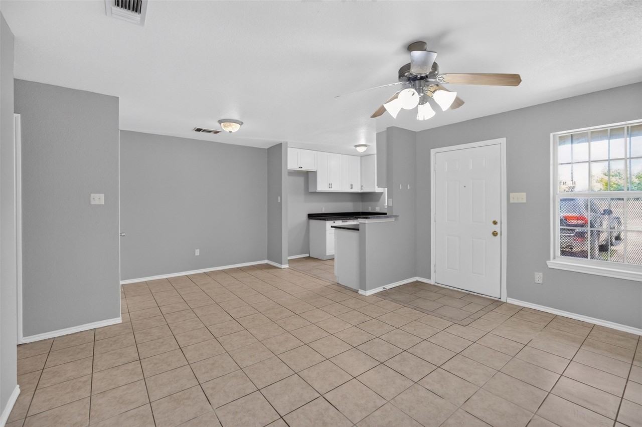 1424 E Mulkey St #1426 - Photo 6 of 18