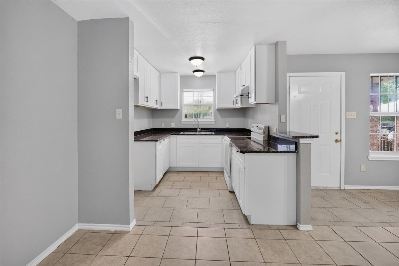 1424 E Mulkey St #1426 - Photo 7 of 18