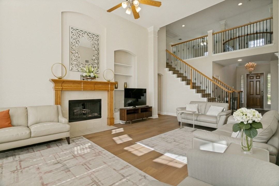412 S Hampton Ct - Photo 2 of 28