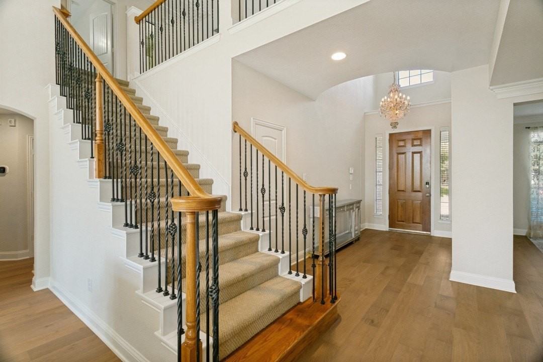 412 S Hampton Ct - Photo 3 of 28